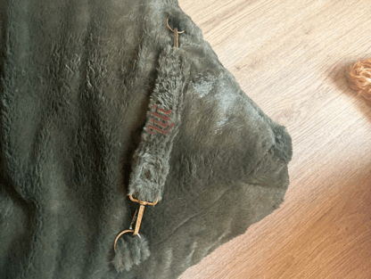 Wasbare Fleece Hondenkussen Hoes Groen – Zachte, Anti-Slip & Personaliseerbaar | Studio Proud - Afbeelding 2